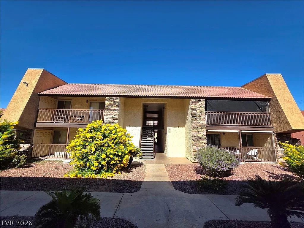 4470 Sandy River Dr — Photo 2