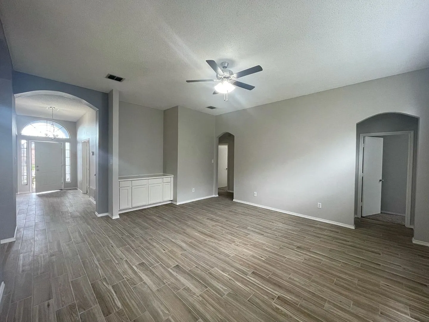 Great 4 Bedroom — Photo 2
