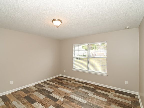 4th image of 707 Red Cedar Ct