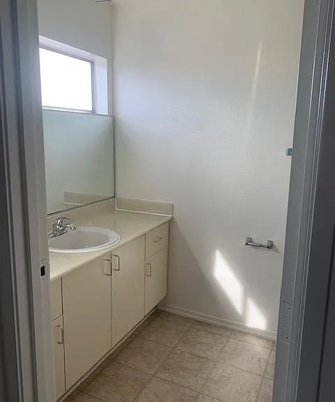 940 Westmount Dr — Photo 7