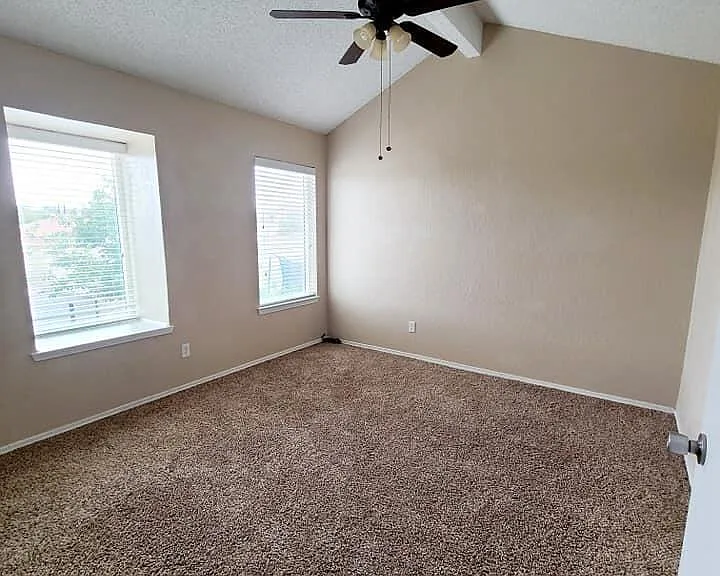 765 Colchester Dr — Photo 15