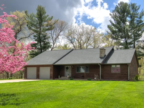 1021 Creek Ridge Ct, Menomonie, WI 54751