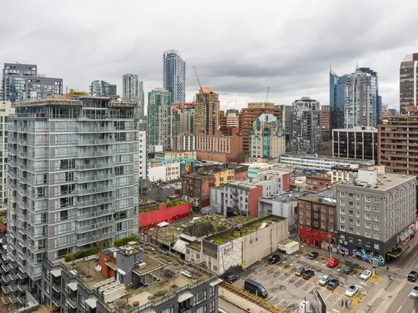 989 Richards St #2002, Vancouver, BC V6B 6R6