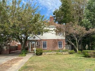101 Taylor Ave, Massapequa Park, NY 11762