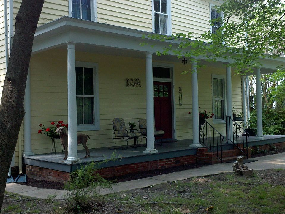 2nd image of 132 Hanover Ave