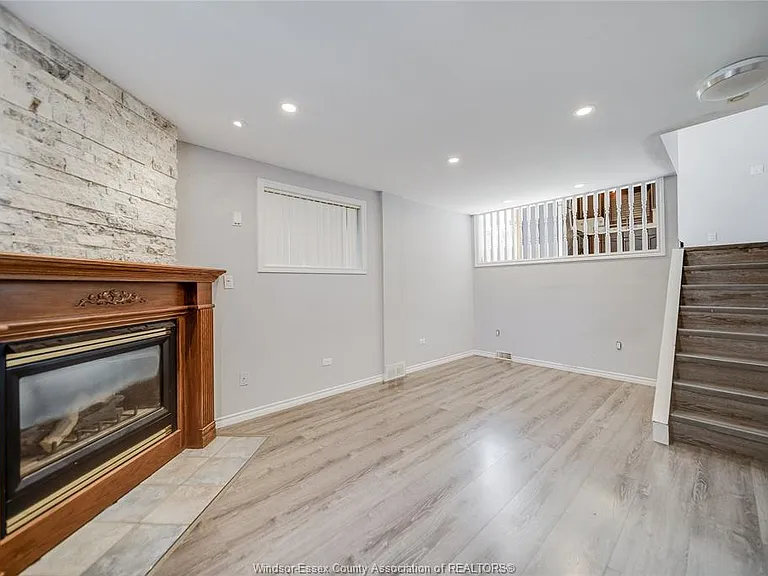 1465 Foster Ave — Photo 14