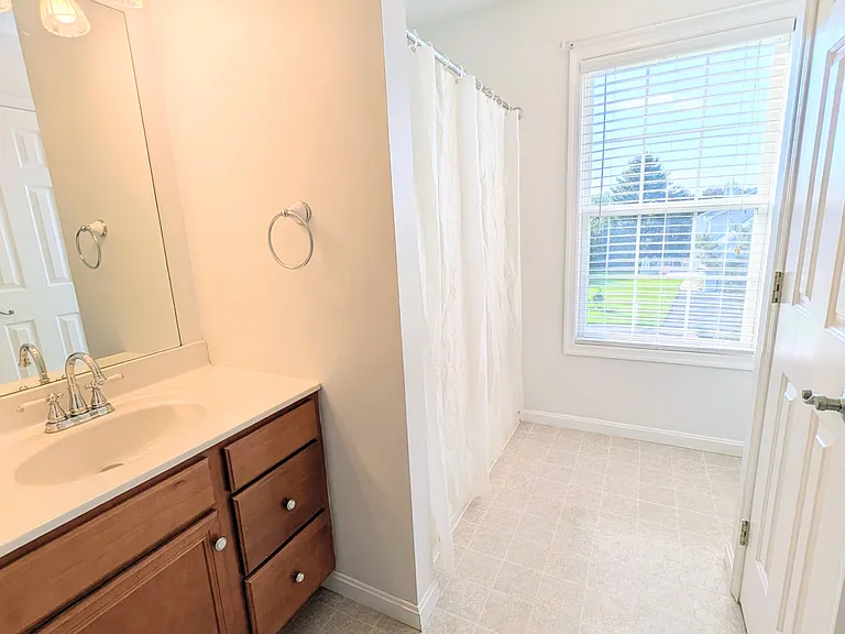 1702 James Ave — Photo 19
