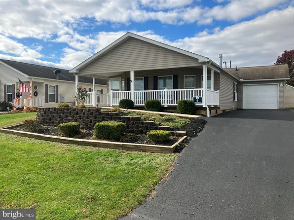 4 Crandle Dr, Carlisle, PA 17015