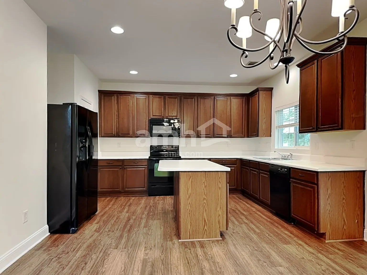 3 bed, 2.5 bath, 1723 sqft, $2,285 — Photo 3