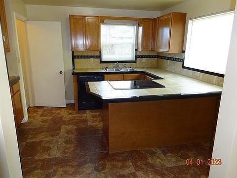 2nd image of 351 E Roosevelt Ave