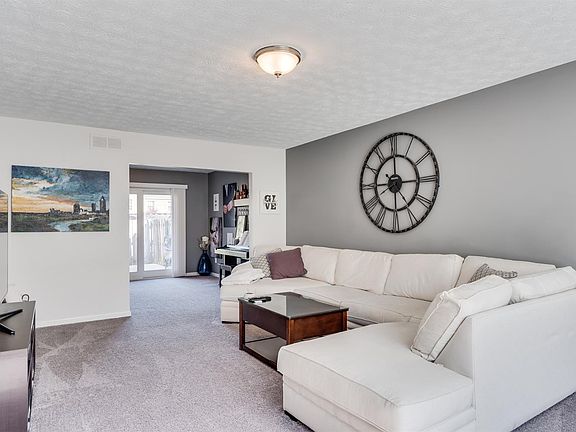 4th image of 95 Applewood Dr #95