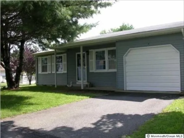 3 Cranston Ct #64, Whiting, NJ 08759