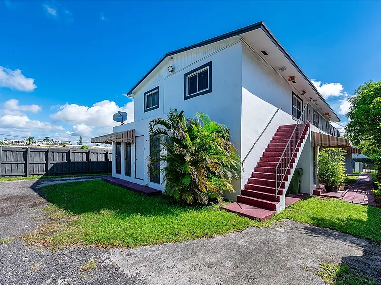 520 SW Krome Ter #1 — Photo 25