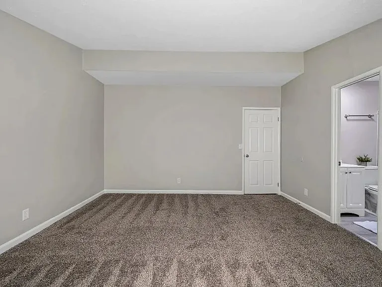 Finneytown Apartments & Townhomes — Photo 9