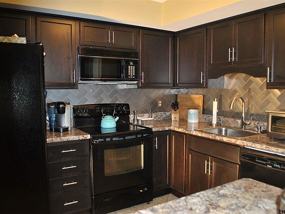 5th image of 35 Brenden Ct