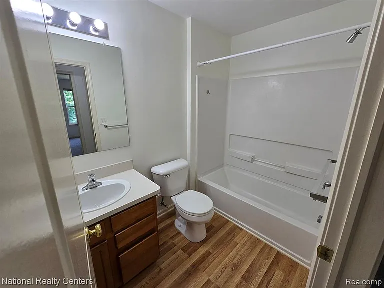 4058 Radcliff Dr — Photo 28