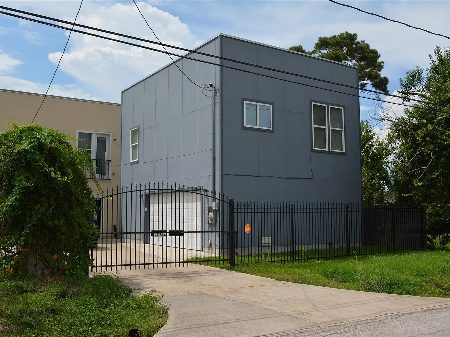 2 bed, 1.0 bath, 1100 sqft, $1,400 — Photo 1