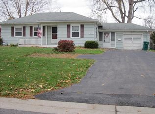 293 Woodcroft Dr, Rochester, NY 14616