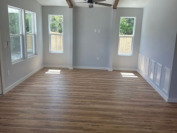 3rd image of 7209 Lake Suzzanne Ln