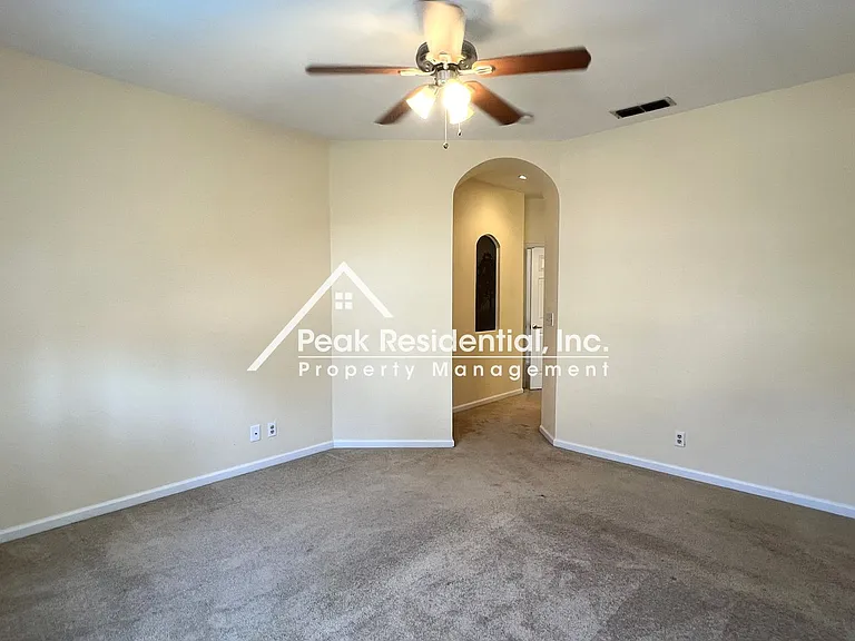 402 Harlow Ct — Photo 24