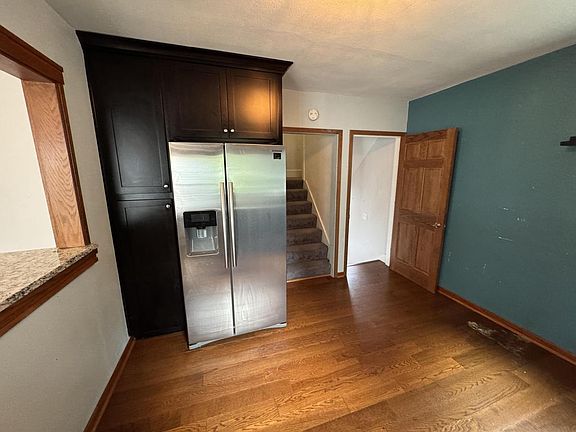 3rd image of 517 Hayes AVENUE