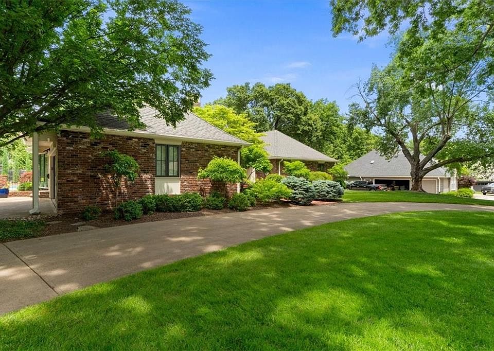 2210 W 69th Ter, Mission Hills, KS 66208 | Zillow
