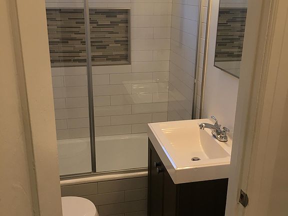 4th image of 716 Portola Ave