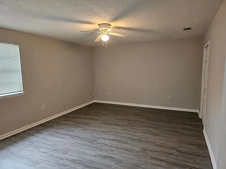 2318 Alabama Ave — Photo 4