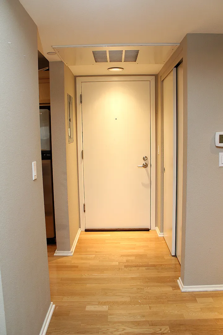 Spacious SW Condo with Patio Overlooking the Park Blocks - Walk Score 99! — Photo 3