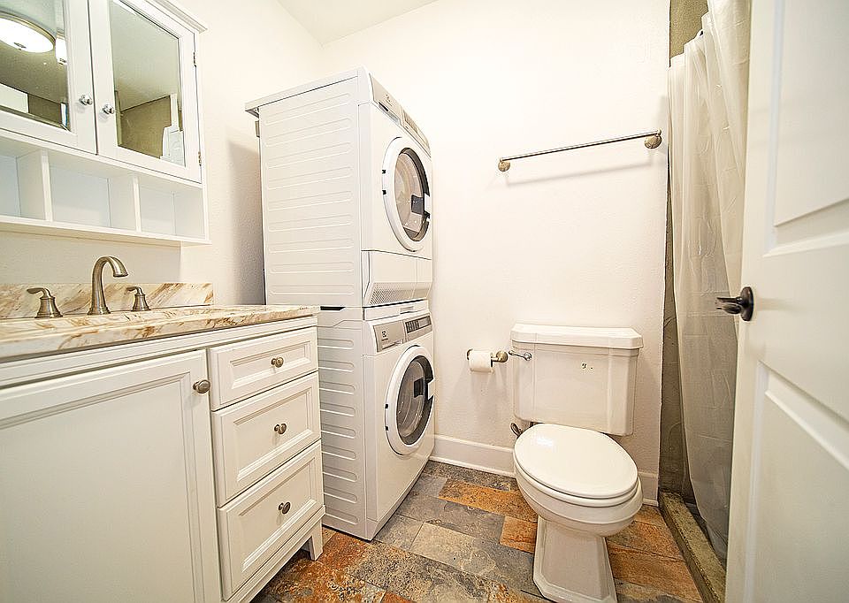 1st image of 2337 NE Ainsworth St