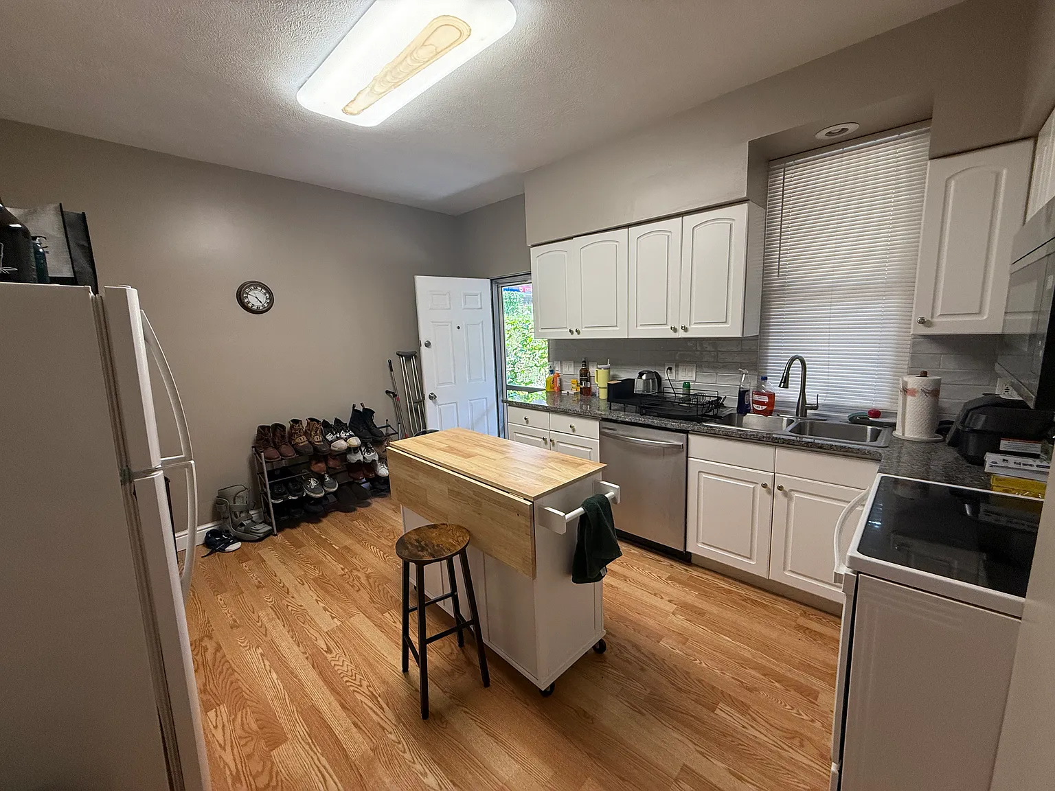 2 bed, 1500 sqft, $1,500 — Photo 4