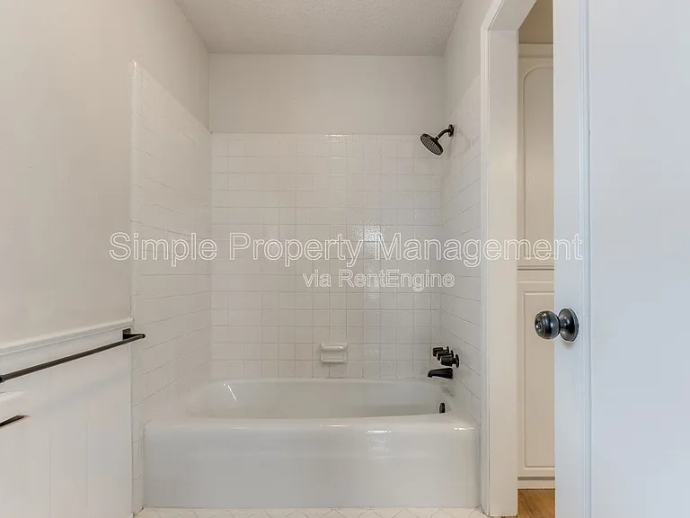 5816 NW 90th St — Photo 12