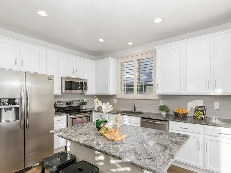 643 Grimson Pl — Photo 6