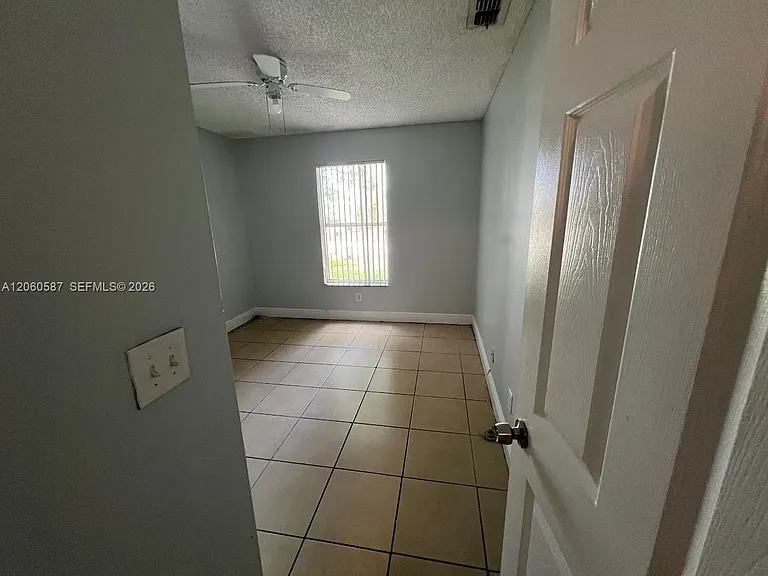 738 SW 9th St — Photo 15