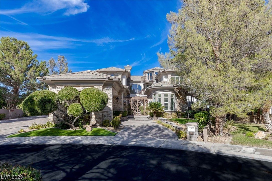 2 Bloomfield Hills Dr