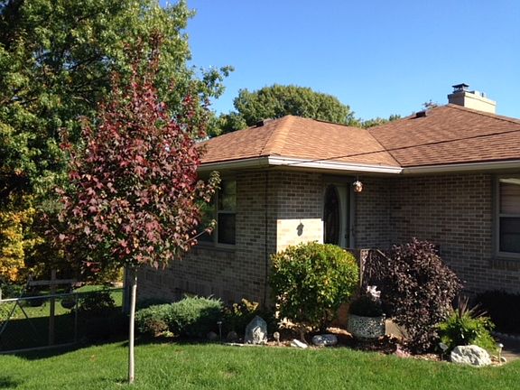 3rd image of 827 Leroy St