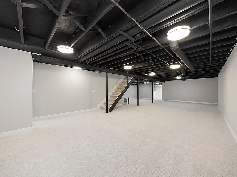 5240 Clarendon Crest St — Photo 37
