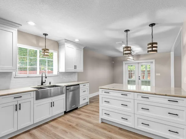 343 Oaklake Ln, Niceville, FL 32578