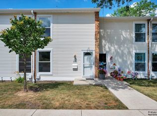 1718 Ardwick Dr, Hoffman Estates, IL 60169