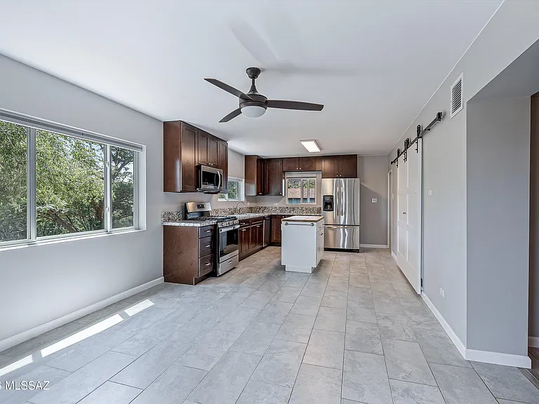 730 N Robles Rd — Photo 12