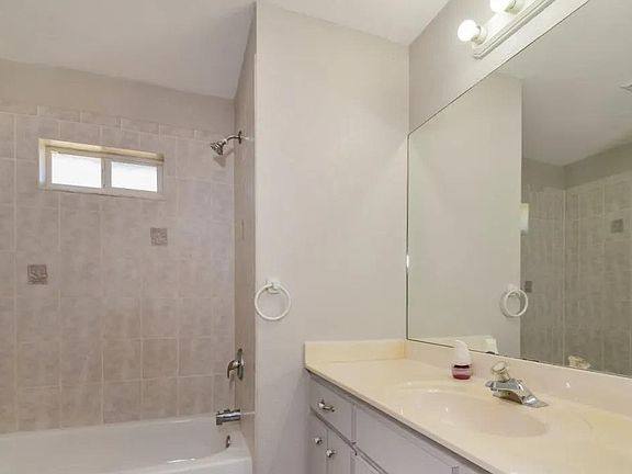 4th image of 3334 Ponce De Leon Blvd