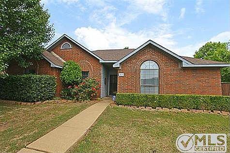 1st image of 2010 Oakglen Dr