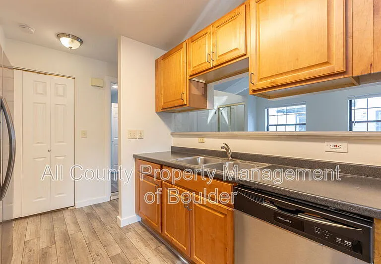 2317 Walnut St — Photo 8