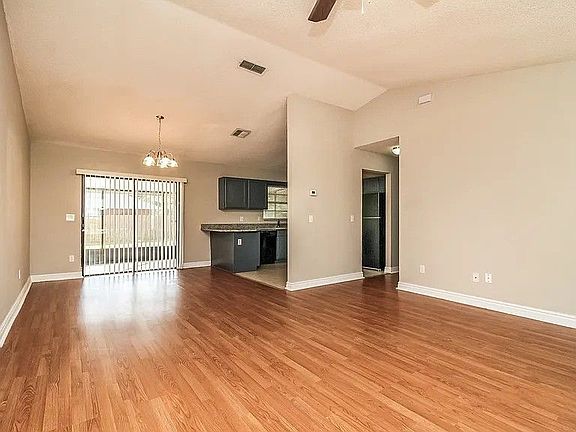 4th image of 2878 Sweet Springs St