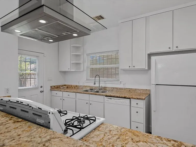 2514 Bennington St — Photo 18