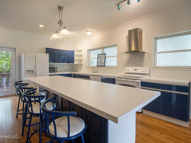 126 Miramar Ave — Photo 8