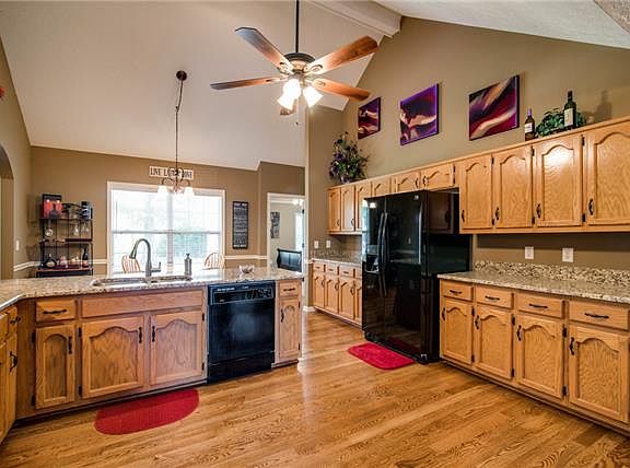 5th image of 111 Willowleaf Ln