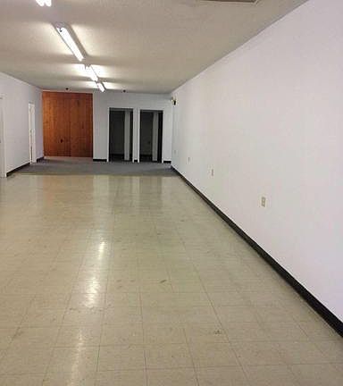 4th image of 866 Lincoln Way W