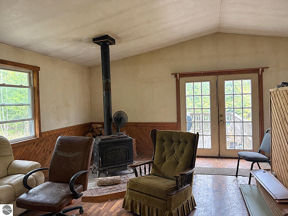5th image of 3270 Daisy Ln