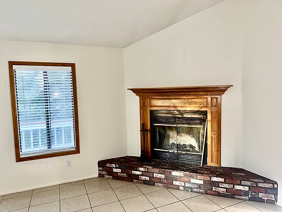 4th image of 28282 Larchmont Ln